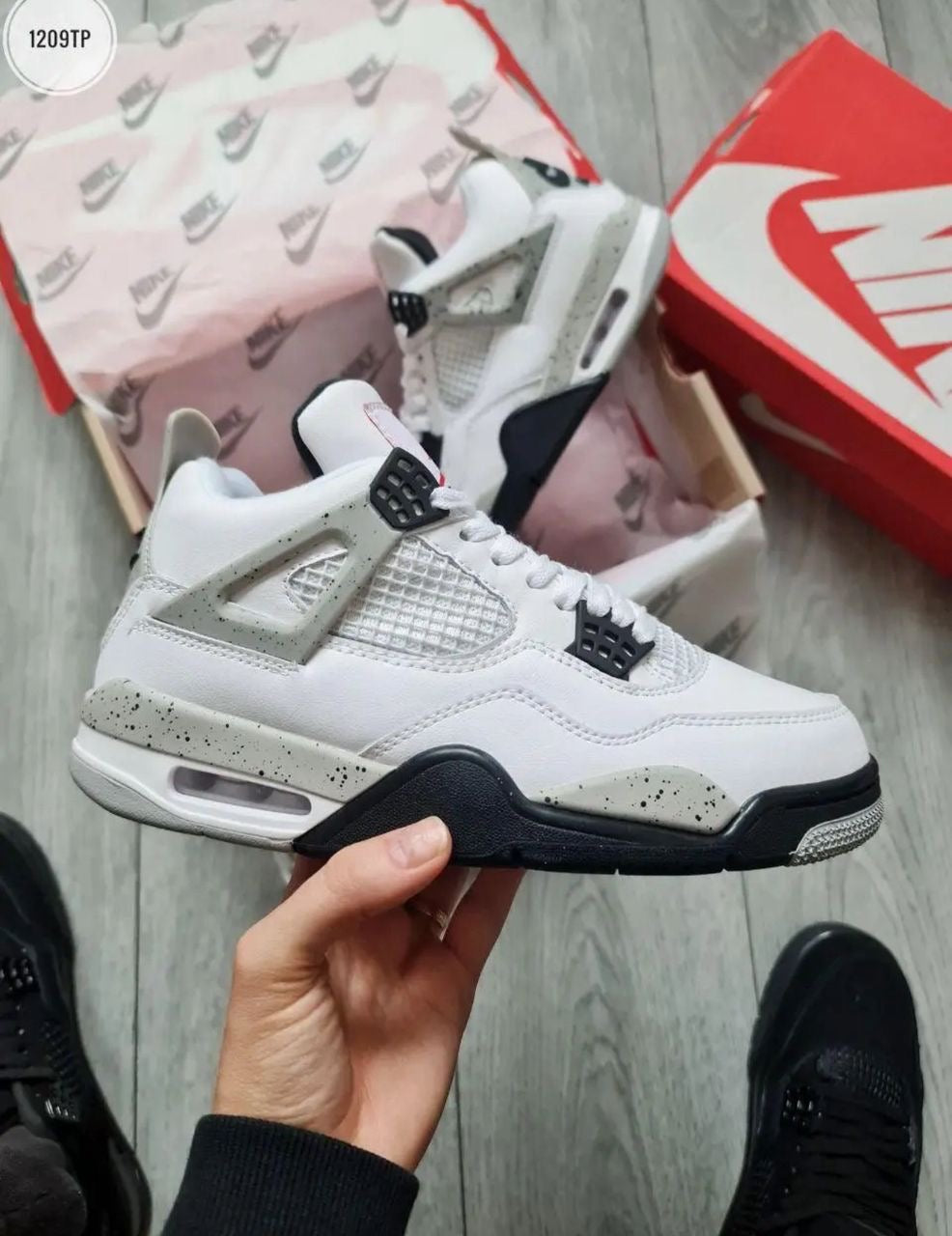 Air Jordan 4